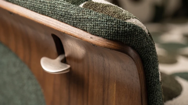 KAWOLA Sessel TOSAR Relaxsessel drehbar Stoff Retro-Design grün mit Hocker