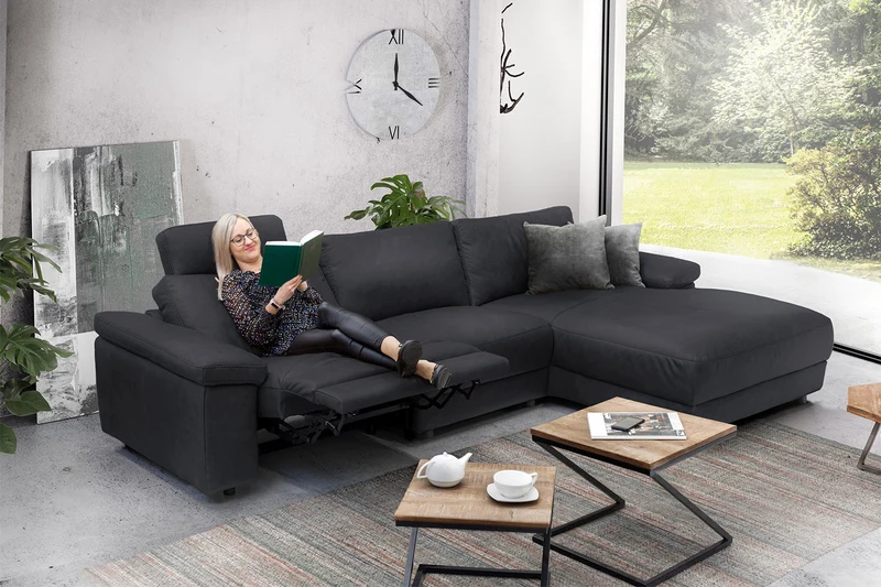 KAWOLA Sofa LOLA Ecksofa Stoff schwarz mit motorischer Relaxfunktion