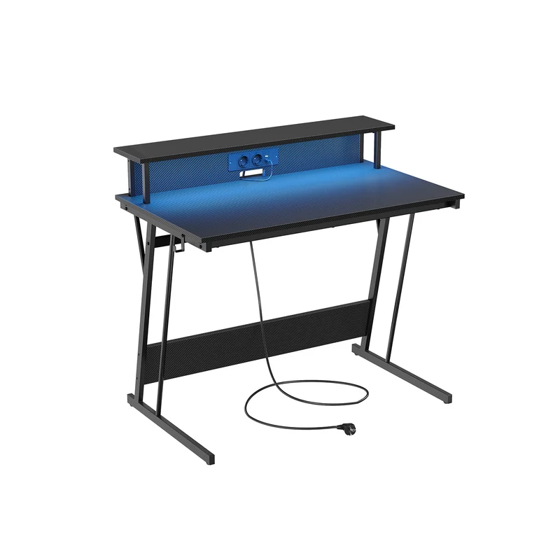 Gaming Tisch mit eingebauter Steckdosenleiste