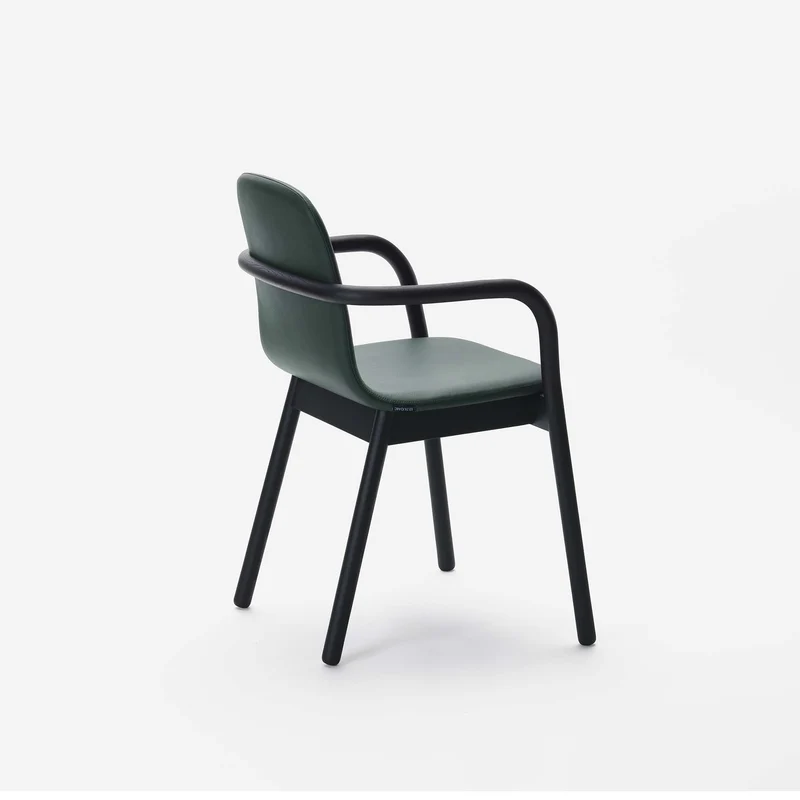 HUG ARMCHAIR Esche lackiert Schwarz