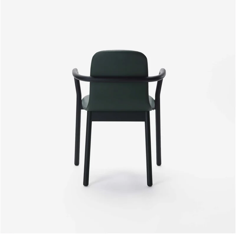 HUG ARMCHAIR Esche lackiert Schwarz