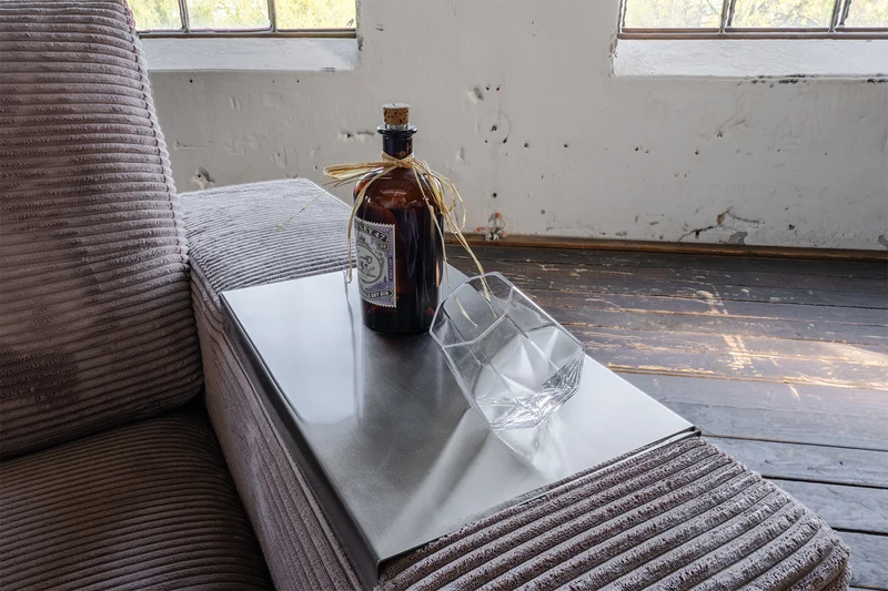 KAWOLA Tablett MADELINE gebürsteter Edelstahl für Armlehne Sofa