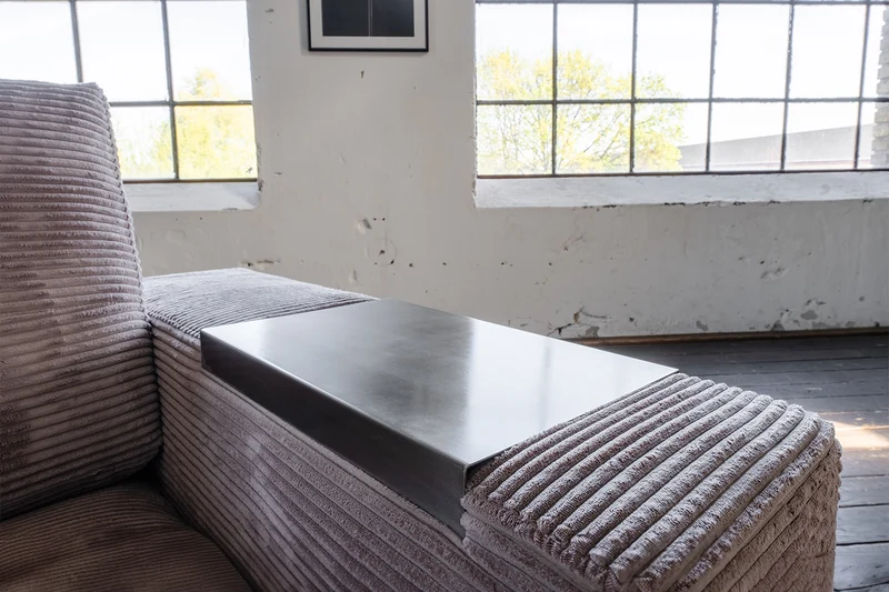 KAWOLA Tablett MADELINE gebürsteter Edelstahl für Armlehne Sofa
