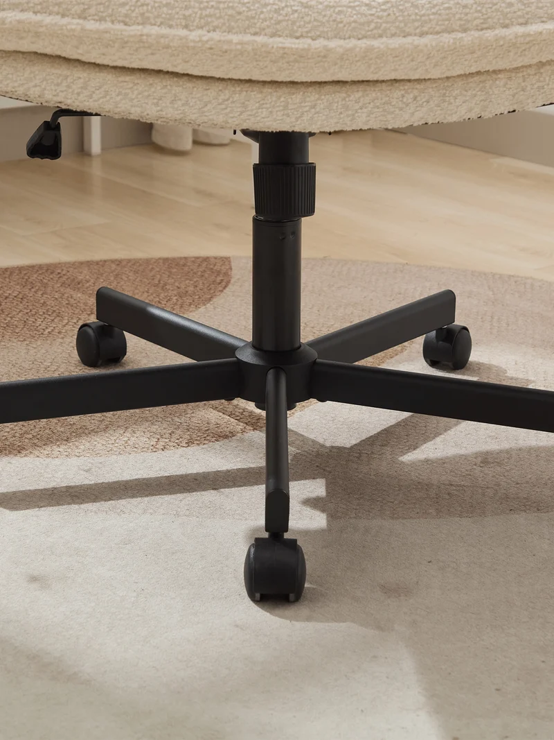 P3 Criss Cross Chair with Adjustable Armrests