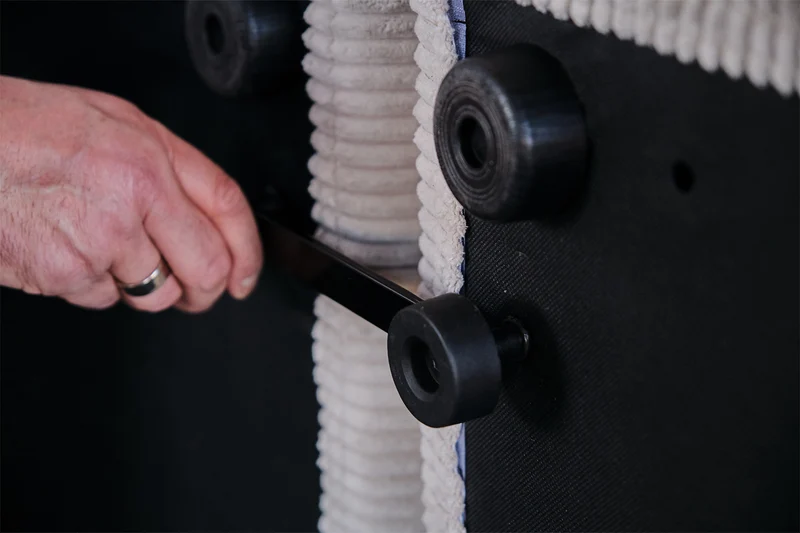 KAWOLA Hocker WIOLO SOFT Polsterhocker mit Rückenkissen Cord hellgrau