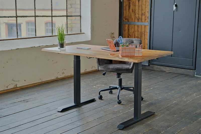 KAWOLA Schreibtisch LORA elektrisch höhenverstellbarer Schreibtisch 140x85cm mit Baumkante massiv