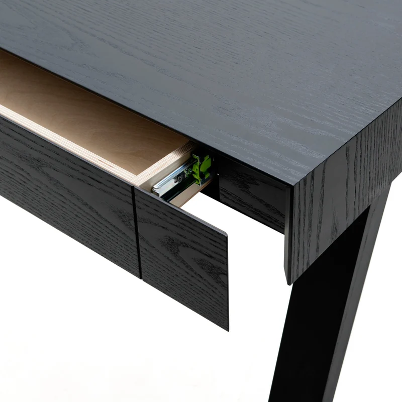 4.9 Schreibtisch