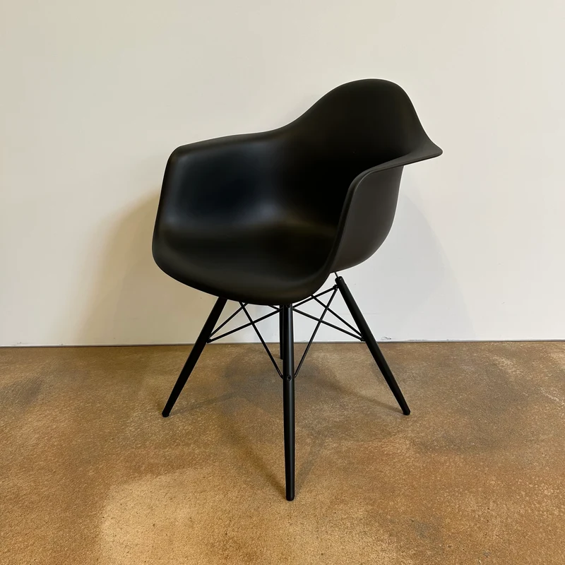 Vitra / Eames Plastic Armchair DAR / Armlehnstuhl