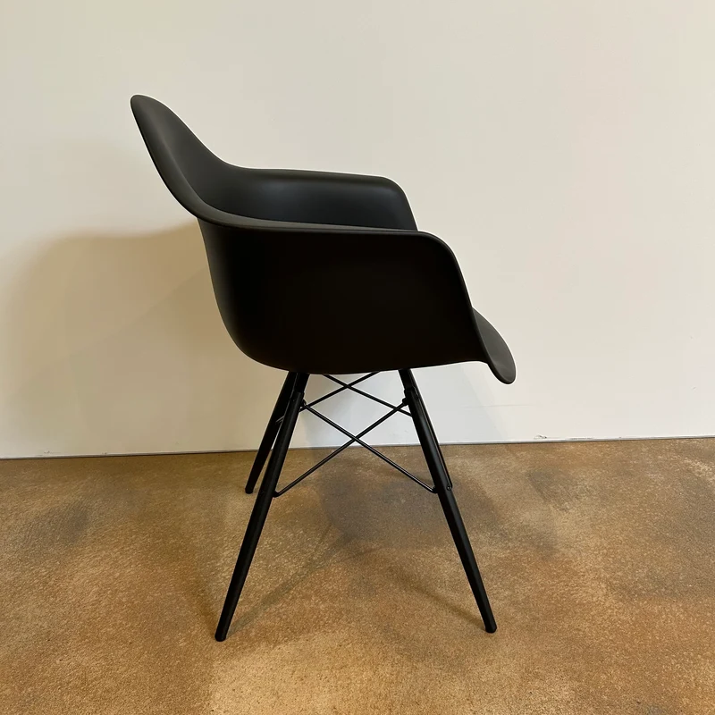 Vitra / Eames Plastic Armchair DAR / Armlehnstuhl