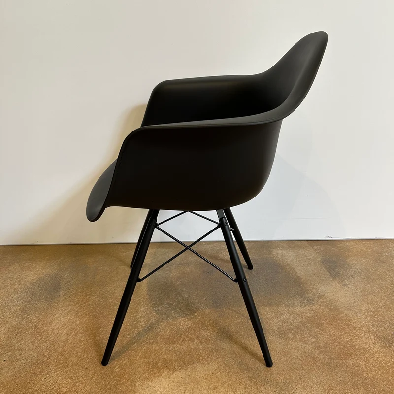 Vitra / Eames Plastic Armchair DAR / Armlehnstuhl