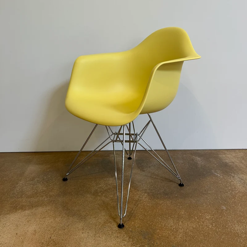 Vitra / Eames Plastic Armchair DAR / Armlehnstuhl