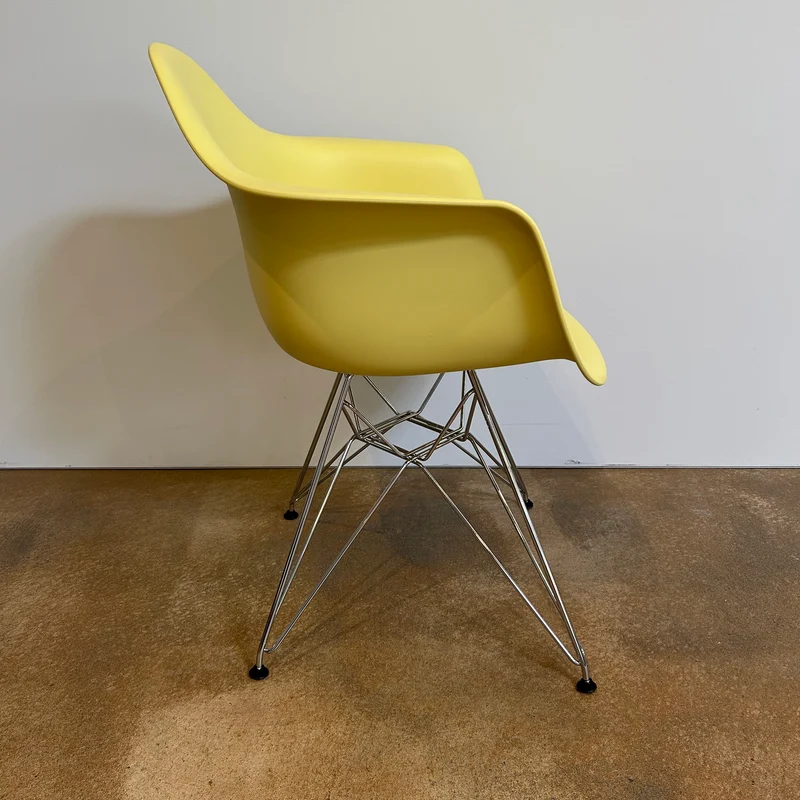 Vitra / Eames Plastic Armchair DAR / Armlehnstuhl