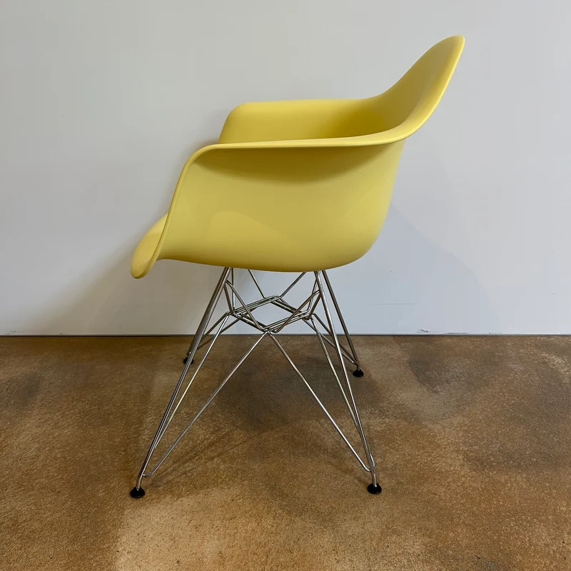 Vitra / Eames Plastic Armchair DAR / Armlehnstuhl