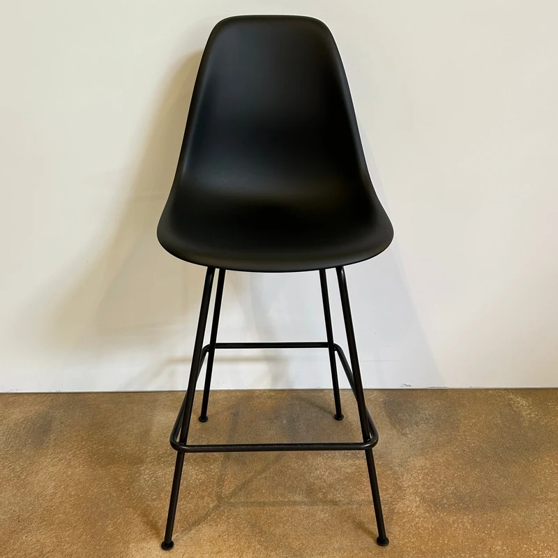 Vitra / Eames Plastic Stool Medium / Barhocker