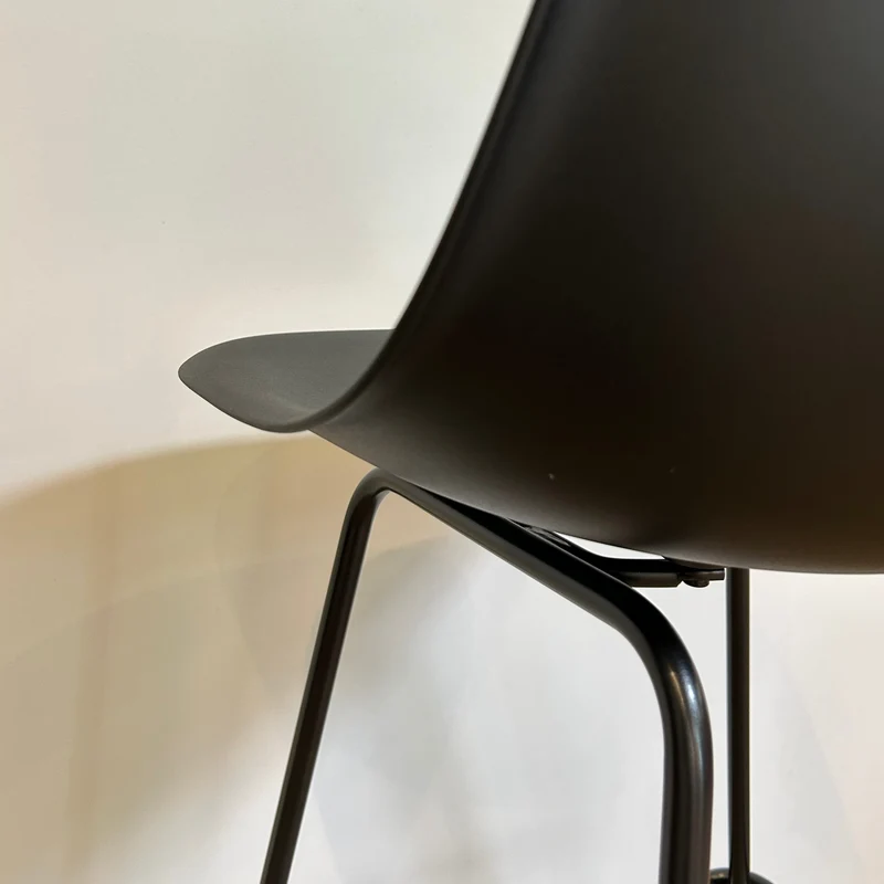 Vitra / Eames Plastic Stool Medium / Barhocker