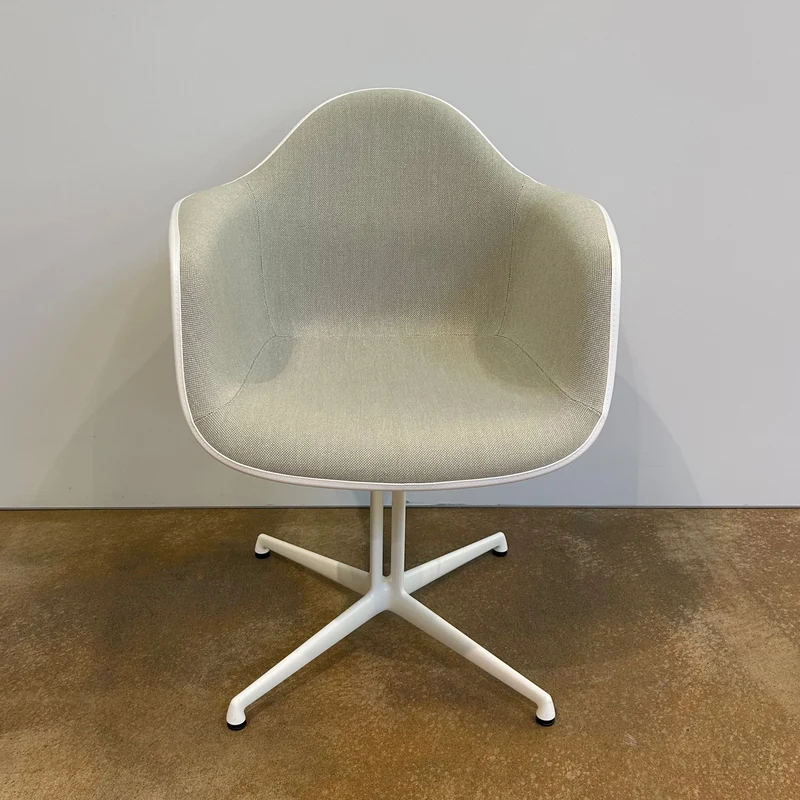 Vitra / Eames Plastic Armchair DAL / Armlehnstuhl