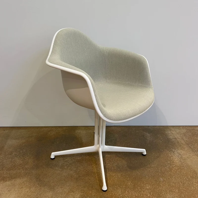 Vitra / Eames Plastic Armchair DAL / Armlehnstuhl