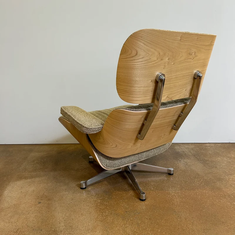 Vitra / LOUNGE CHAIR + OTTOMAN / Sessel und Hocker