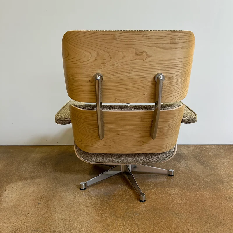 Vitra / LOUNGE CHAIR + OTTOMAN / Sessel und Hocker