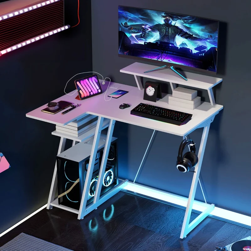 Costway – L-förmiger Gaming-Schreibtisch mit 2 Steckdosen, 2 USB-Anschlüssen und Monitorablage, Weiß
