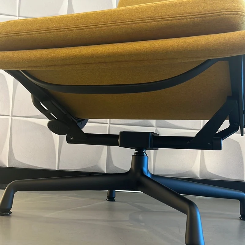 Vitra / SOFT PAD CHAIR EA / Sessel mit Hocker