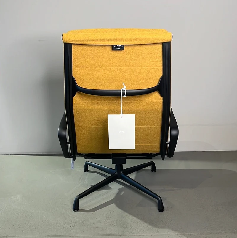 Vitra / SOFT PAD CHAIR EA / Sessel mit Hocker