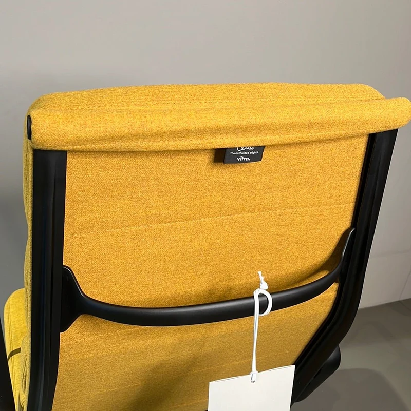 Vitra / SOFT PAD CHAIR EA / Sessel mit Hocker