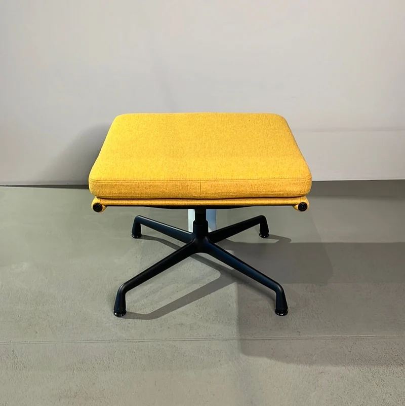 Vitra / SOFT PAD CHAIR EA / Sessel mit Hocker