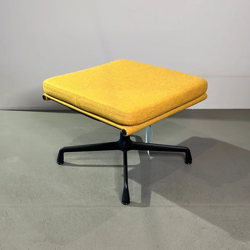 Vitra / SOFT PAD CHAIR EA / Sessel mit Hocker