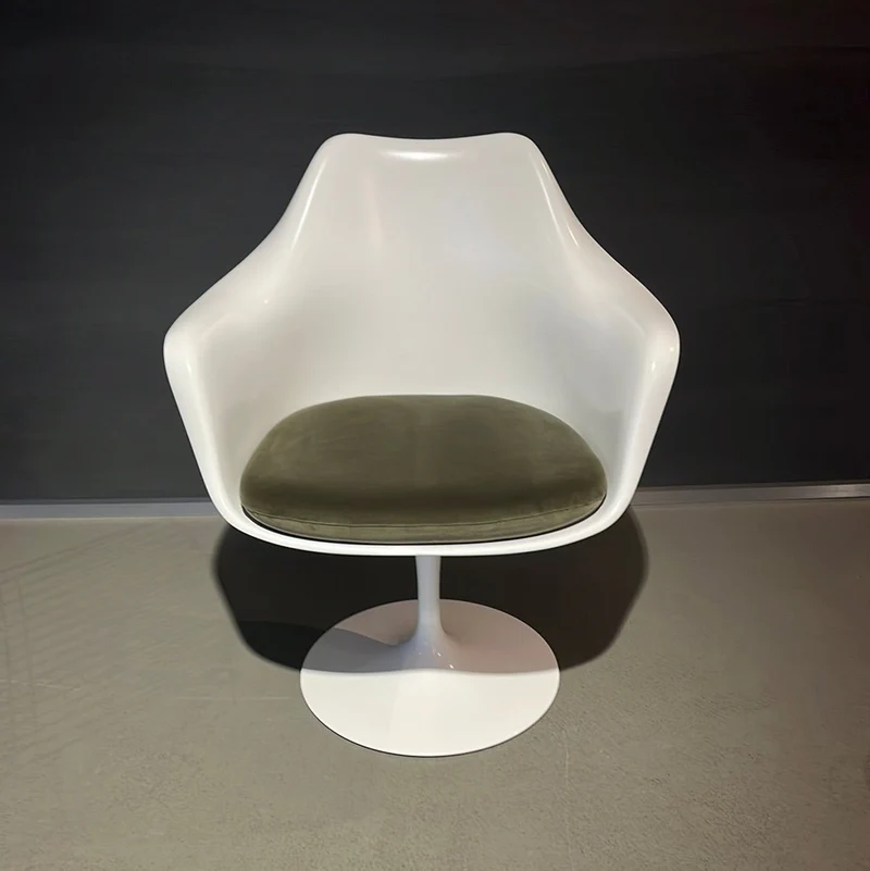 Knoll International / SAARINEN Tulpenstuhl / Armlehnstuhl