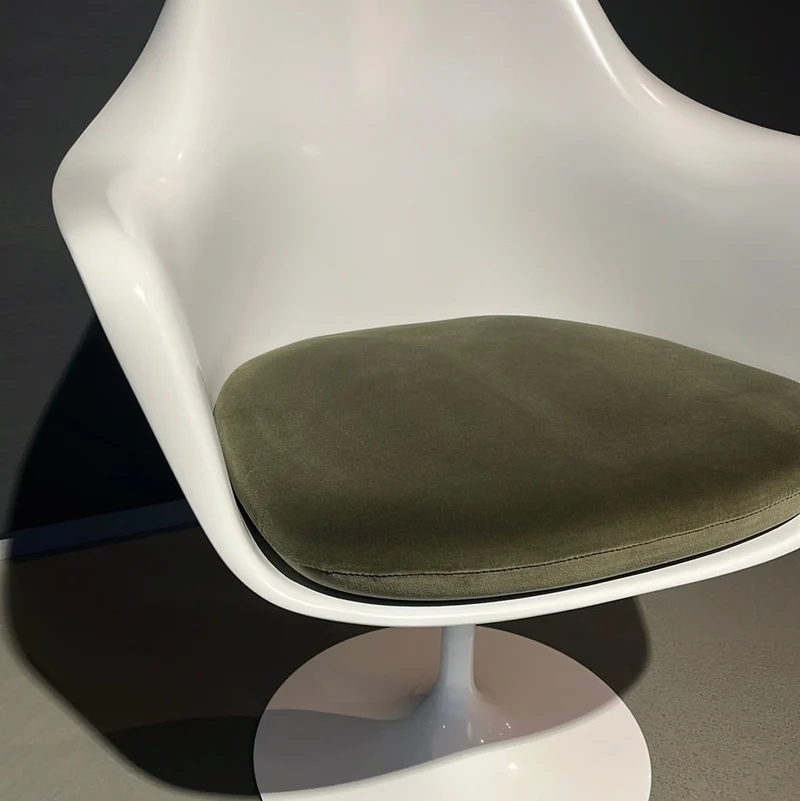 Knoll International / SAARINEN Tulpenstuhl / Armlehnstuhl