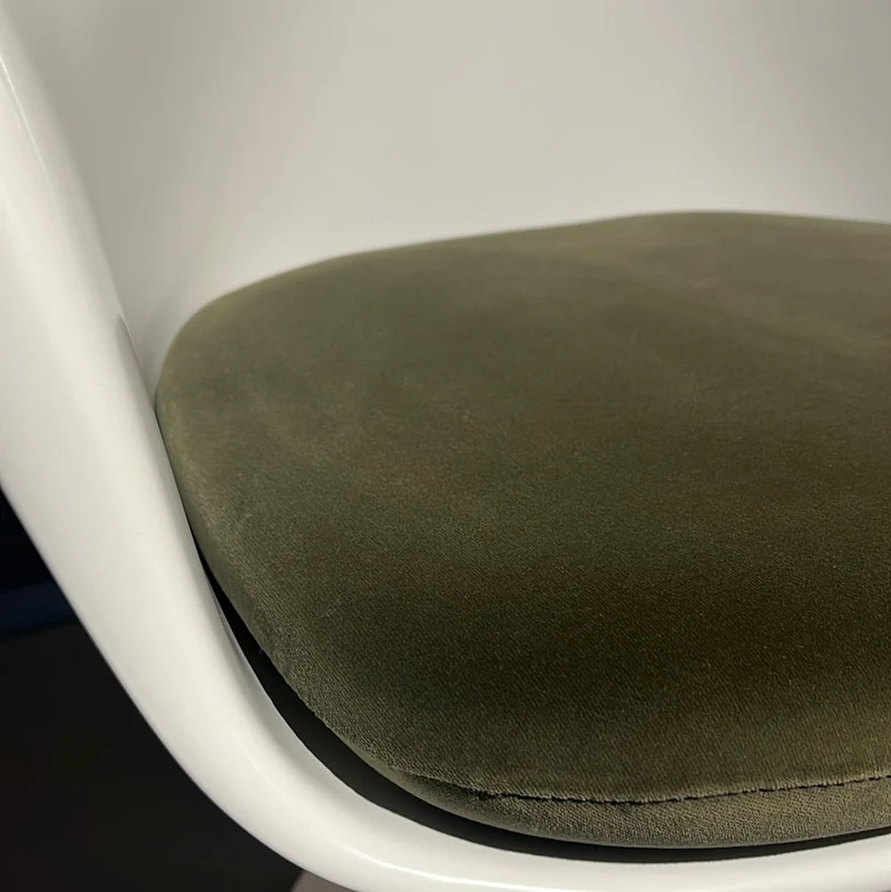 Knoll International / SAARINEN Tulpenstuhl / Armlehnstuhl