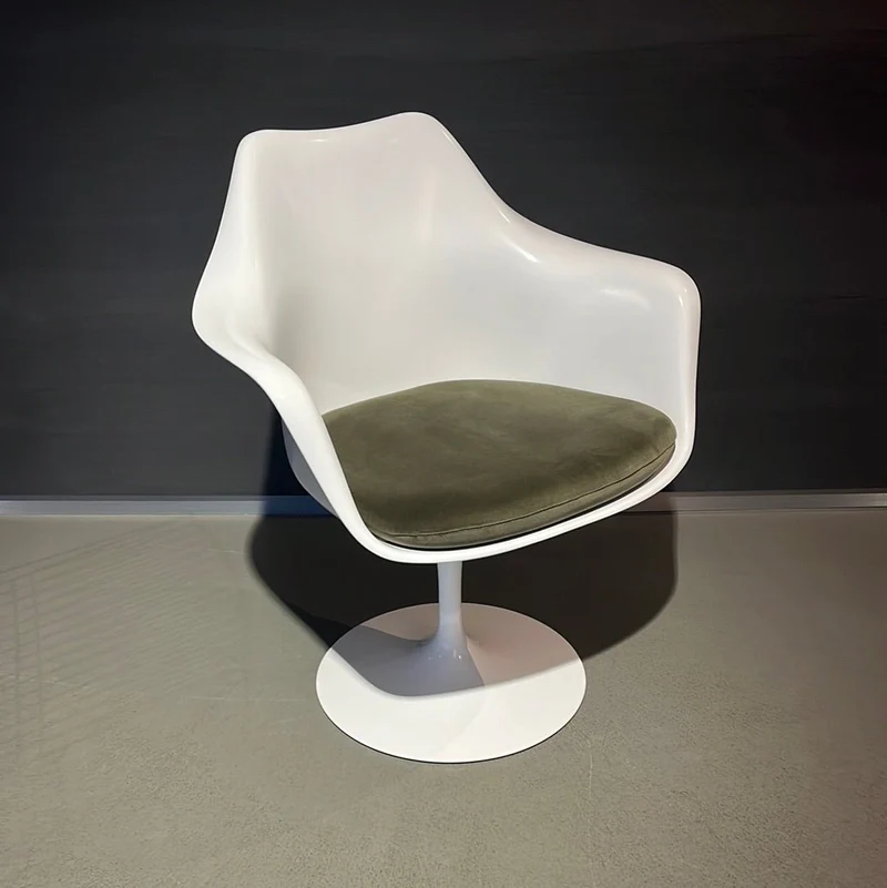 Knoll International / SAARINEN Tulpenstuhl / Armlehnstuhl