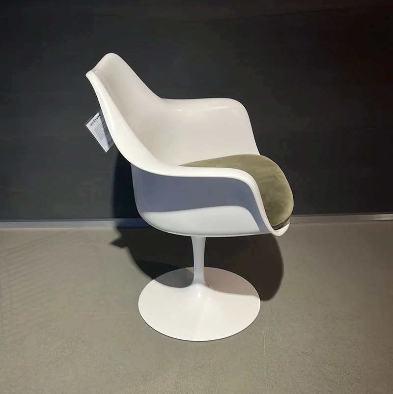 Knoll International / SAARINEN Tulpenstuhl / Armlehnstuhl
