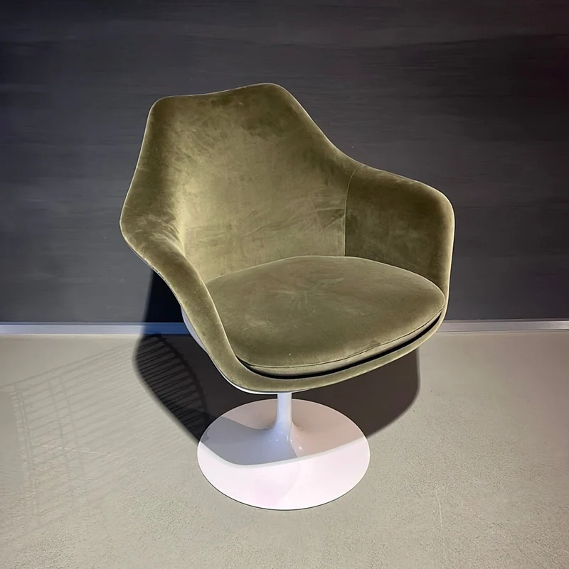 Knoll International / SAARINEN Tulpenstuhl / Armlehnstuhl