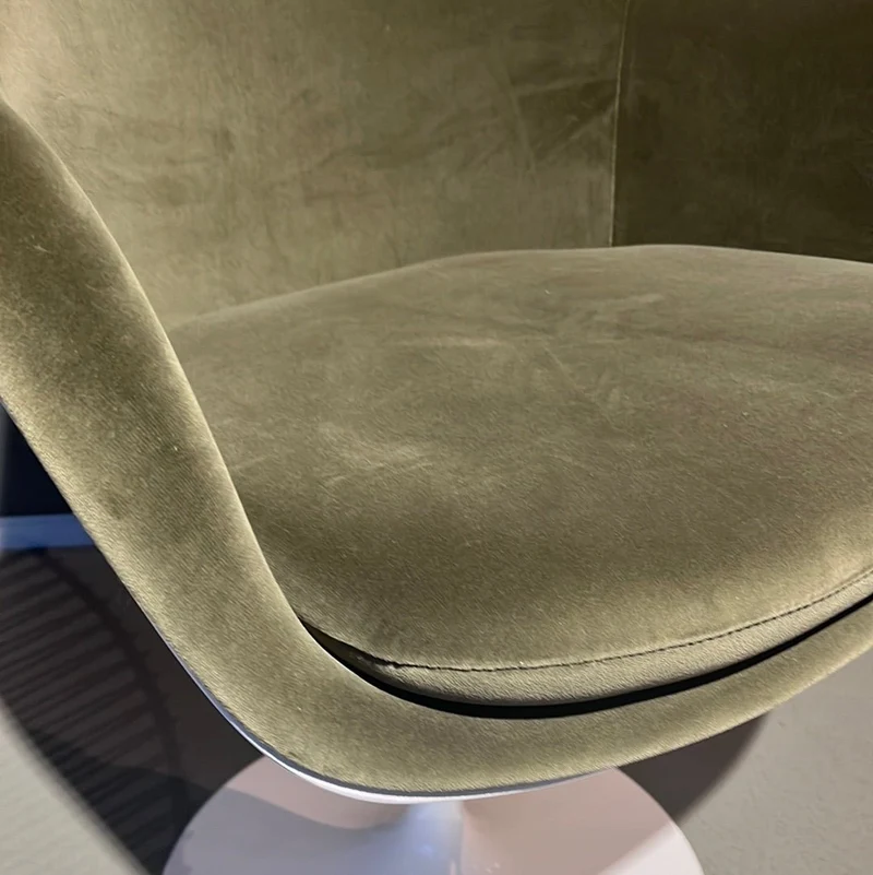 Knoll International / SAARINEN Tulpenstuhl / Armlehnstuhl