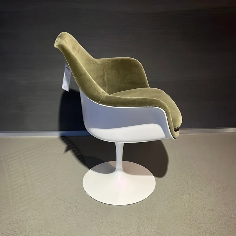 Knoll International / SAARINEN Tulpenstuhl / Armlehnstuhl
