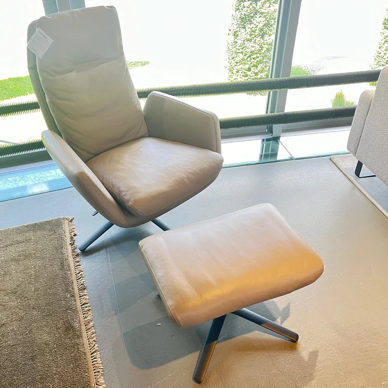 Cor / Cordia / Sessel mit Hocker