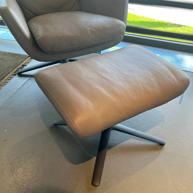 Cor / Cordia / Sessel mit Hocker
