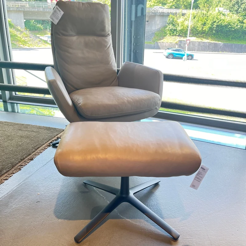 Cor / Cordia / Sessel mit Hocker