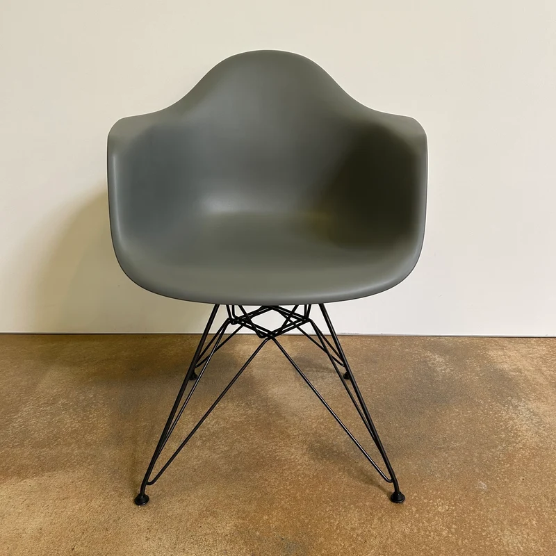 Vitra / Eames Plastic Armchair DAR / Stuhl