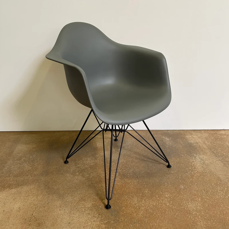 Vitra / Eames Plastic Armchair DAR / Stuhl