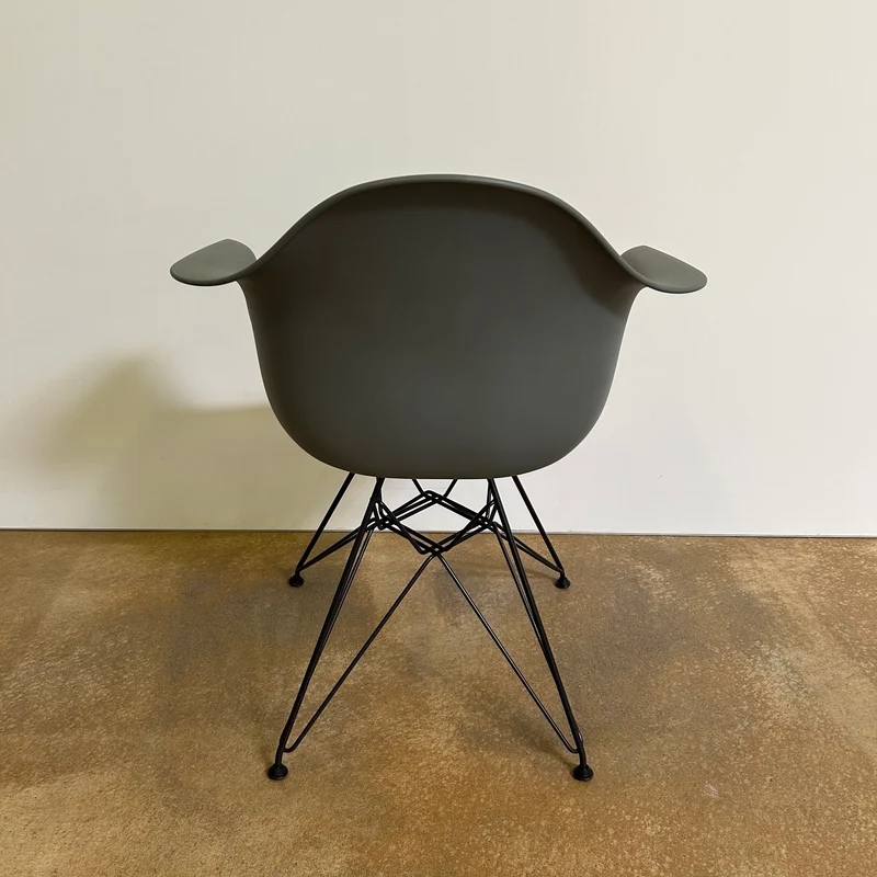 Vitra / Eames Plastic Armchair DAR / Stuhl