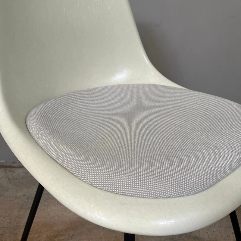 Vitra / Eames Fiberglass Side Chair / Stuhl