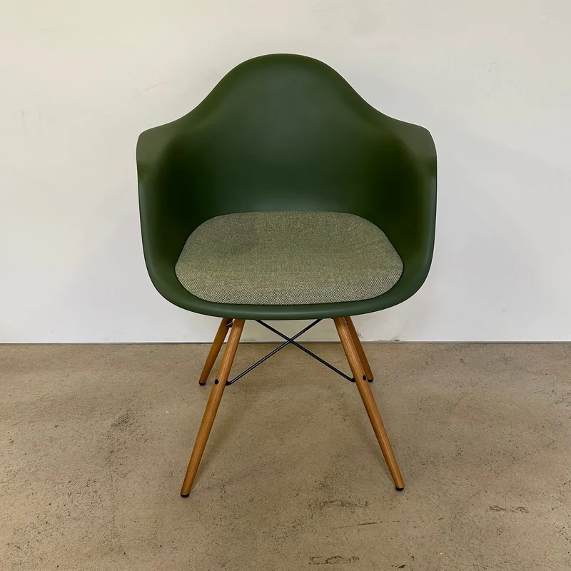 Vitra / Eames Plastic Armchair DAW / Stuhl