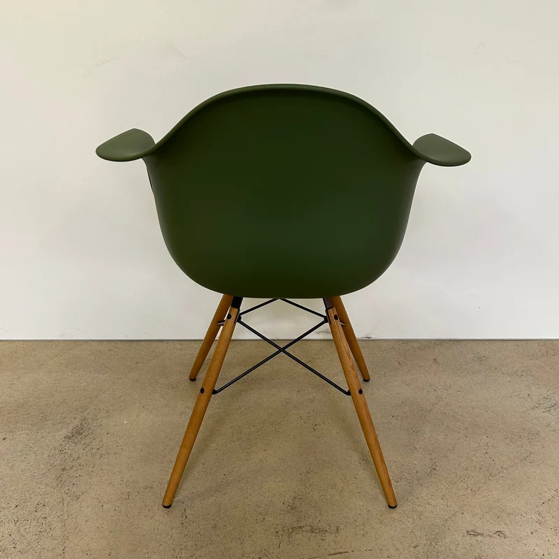 Vitra / Eames Plastic Armchair DAW / Stuhl