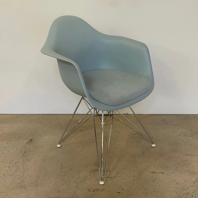 Vitra / Eames Plastic Armchair DAR / Stuhl
