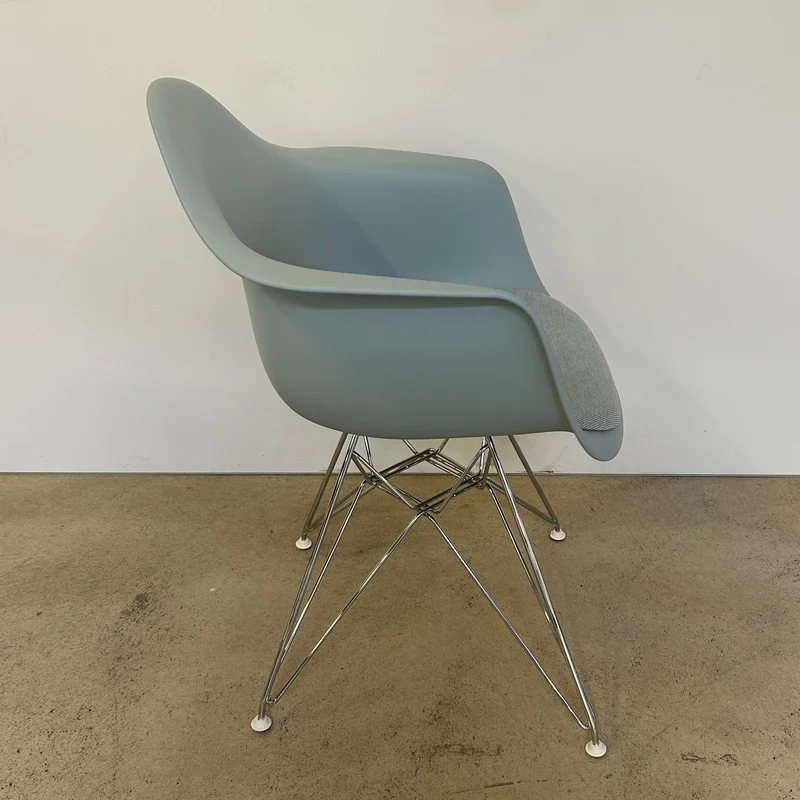 Vitra / Eames Plastic Armchair DAR / Stuhl
