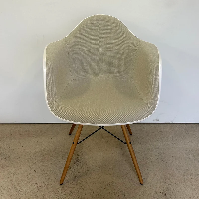Vitra / Eames Plastic Armchair DAW / Armlehnstuhl