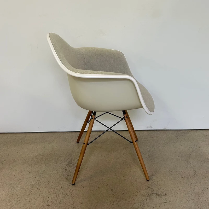 Vitra / Eames Plastic Armchair DAW / Armlehnstuhl